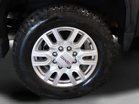 Used 2024 GMC Sierra 2500 SLE w/ SLE Value Package; AWD/4WD image 6