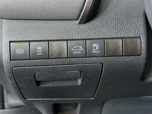 Used 2020 Toyota Camry SE w/ Carpet Mat Package image 10