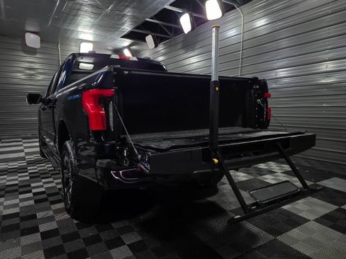 Used 2022 Ford F150 Lightning Lariat image 12