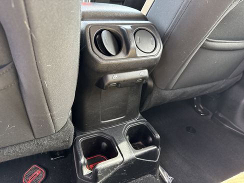 Used 2020 Jeep Gladiator Sport w/ Quick Order Package 24S image 10