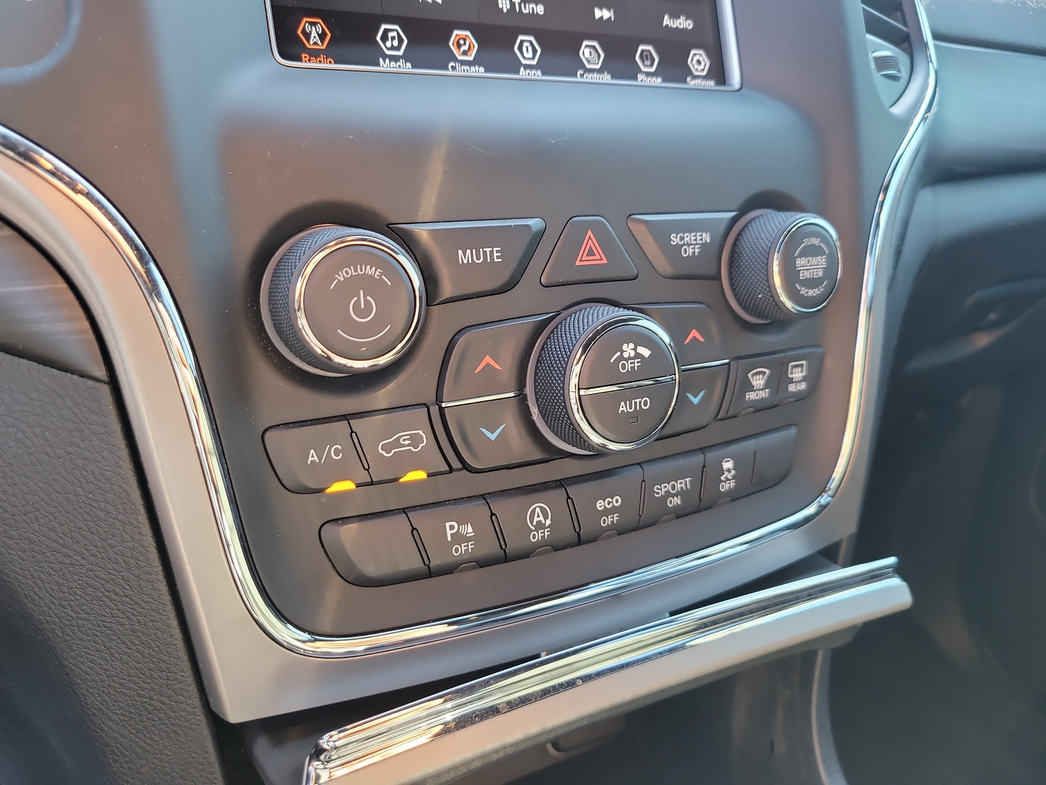 Used 2021 Jeep Grand Cherokee Laredo AWD/4WD image 23