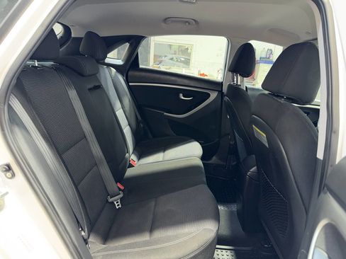 Used 2017 Hyundai Elantra GT image 24