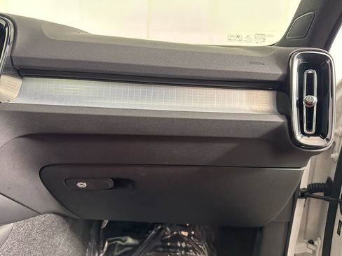 Used 2019 Volvo XC40 T5 Momentum image 10