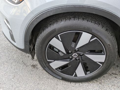 Used 2025 Volvo EX40 Core w/ Climate Package image 11