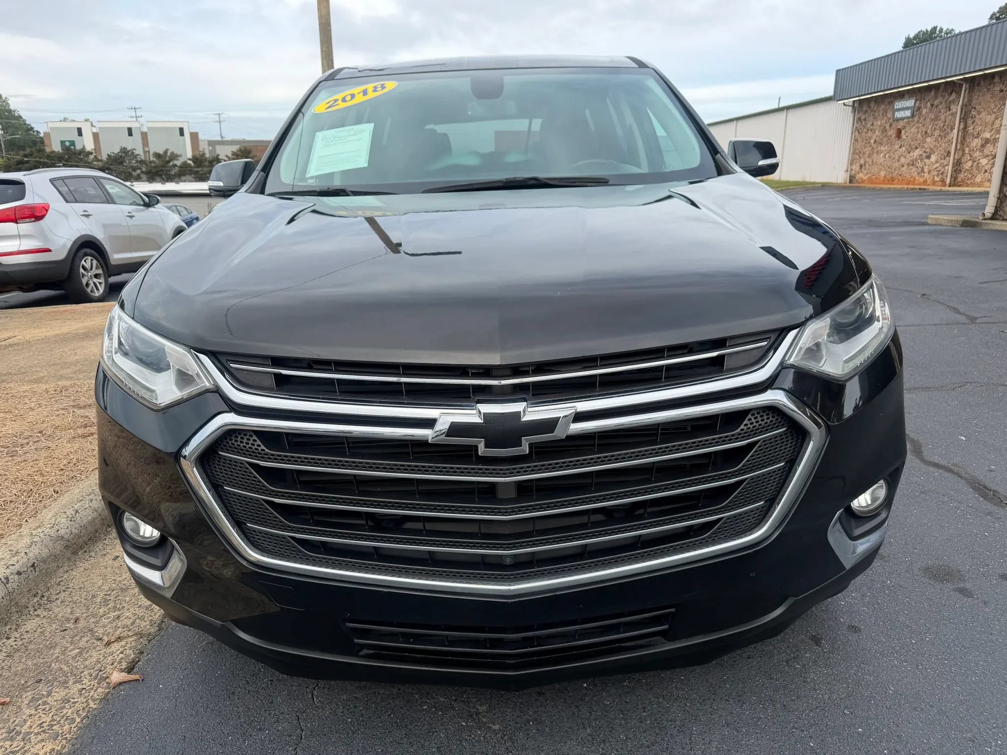 Used 2018 Chevrolet Traverse LT w/ LPO, Floor Liner Package FWD image 2