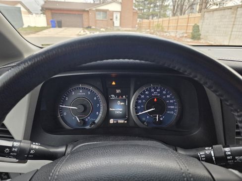 Used 2017 Toyota Sienna XLE image 11