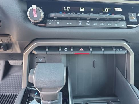 New 2026 Toyota Tundra Limited AWD/4WD image 22