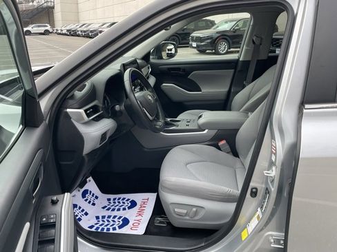 Used 2023 Toyota Highlander LE image 15