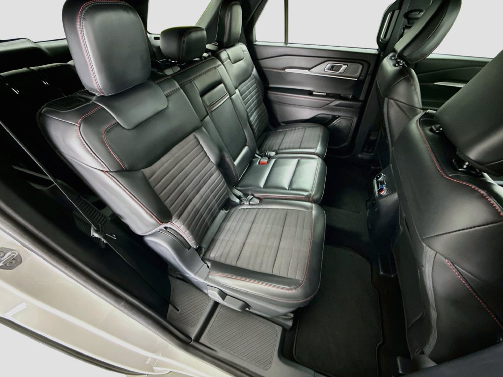 Used 2025 Ford Explorer ST-Line RWD image 45