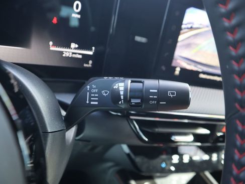 Used 2025 Nissan Kicks SR image 17