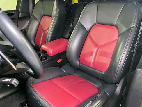 Certified 2023 Porsche Macan Turbo image 16