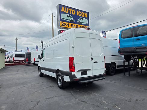 Used 2022 Mercedes-Benz Sprinter 2500 image 2