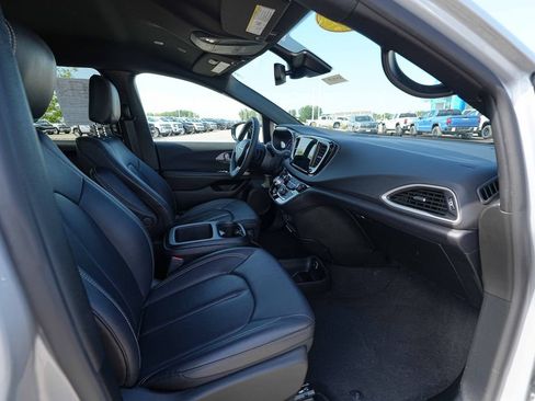 Used 2026 Chrysler Pacifica Select FWD image 22
