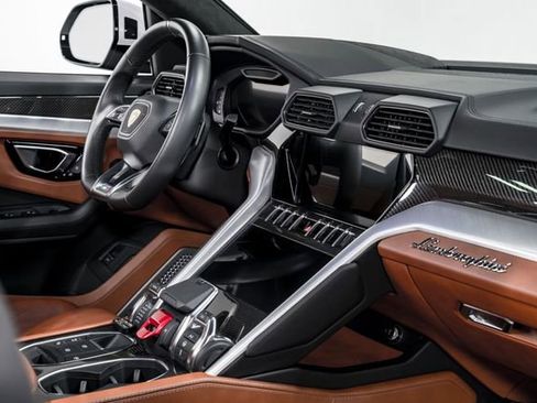 Used 2022 Lamborghini Urus image 36