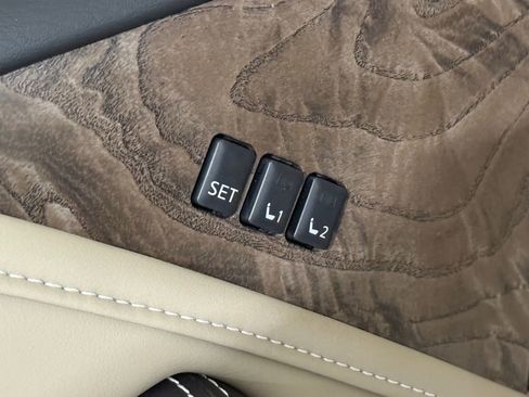 Used 2023 INFINITI QX80 Premium Select w/ All-Season Package image 23