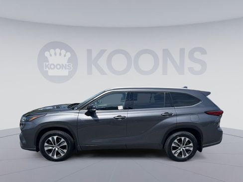 Used 2022 Toyota Highlander XLE image 13