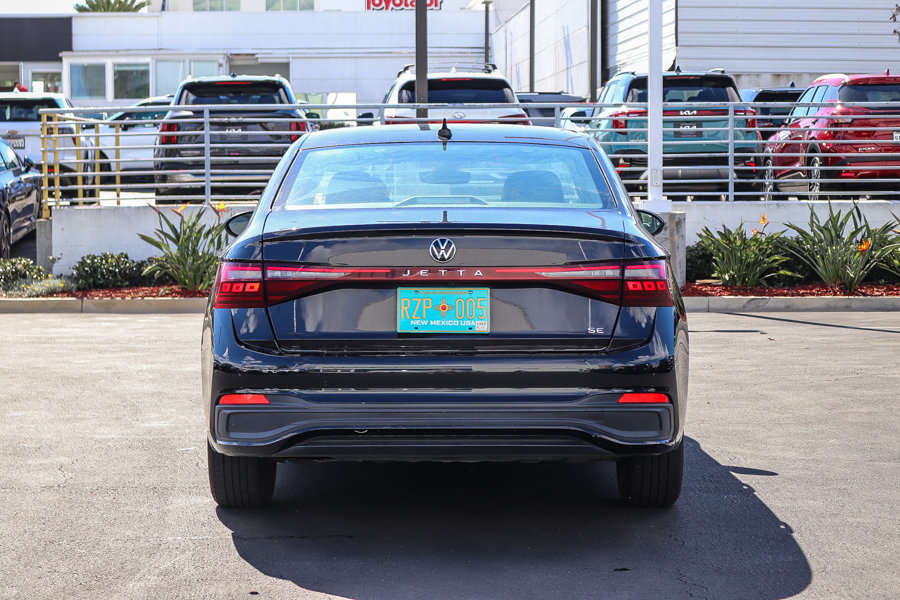 Used 2025 Volkswagen Jetta SE FWD image 7