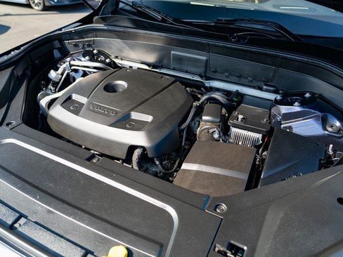 Used 2017 Volvo XC90 T6 Momentum w/ Vision Package image 31