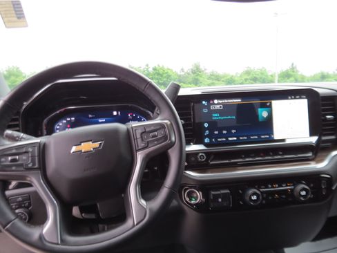 Used 2025 Chevrolet Silverado 2500 LT w/ Convenience Package AWD/4WD image 21