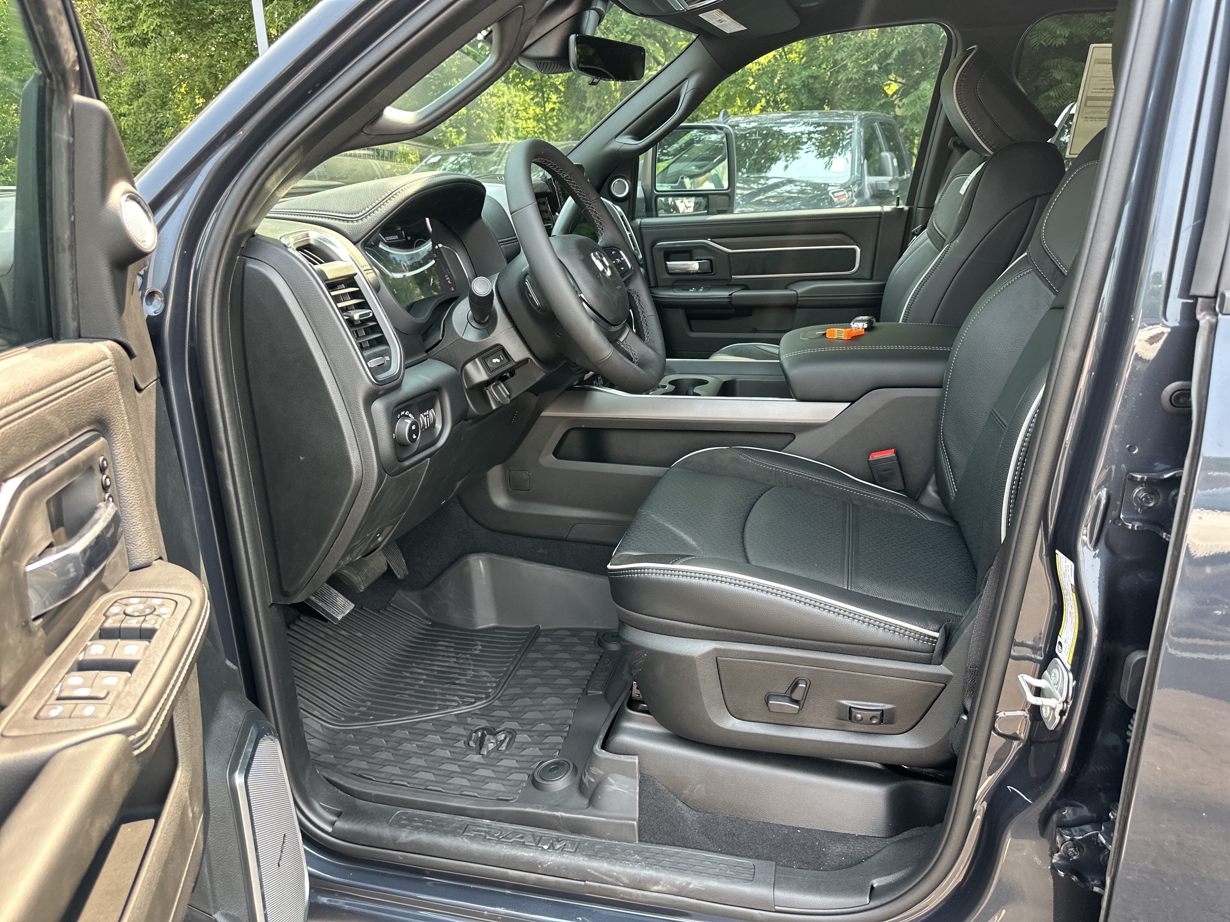 New 2026 RAM 2500 Laramie AWD/4WD image 29