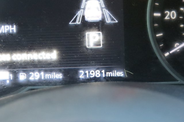 Used 2025 Nissan Versa SV w/ Trunk Package FWD image 20