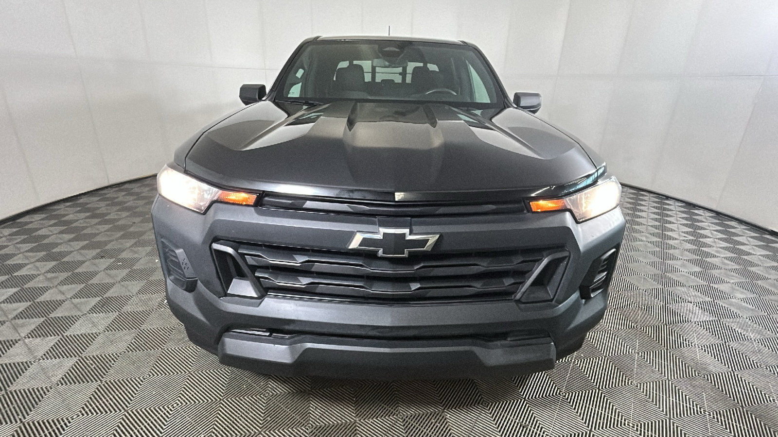 Used 2023 Chevrolet Colorado W/T w/ LPO, Pro Essentials Package AWD/4WD image 8