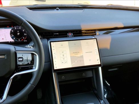 Used 2024 Land Rover Discovery Sport S image 6