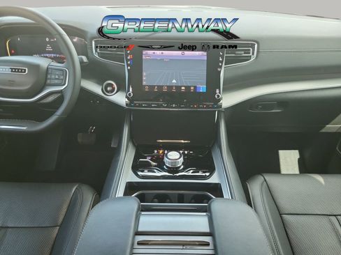 Used 2024 Jeep Wagoneer Series II AWD/4WD image 11