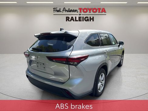 Used 2024 Toyota Highlander LE image 22