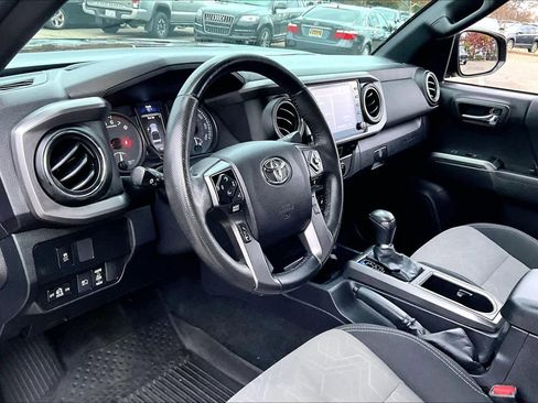 Certified 2022 Toyota Tacoma TRD Off-Road image 17