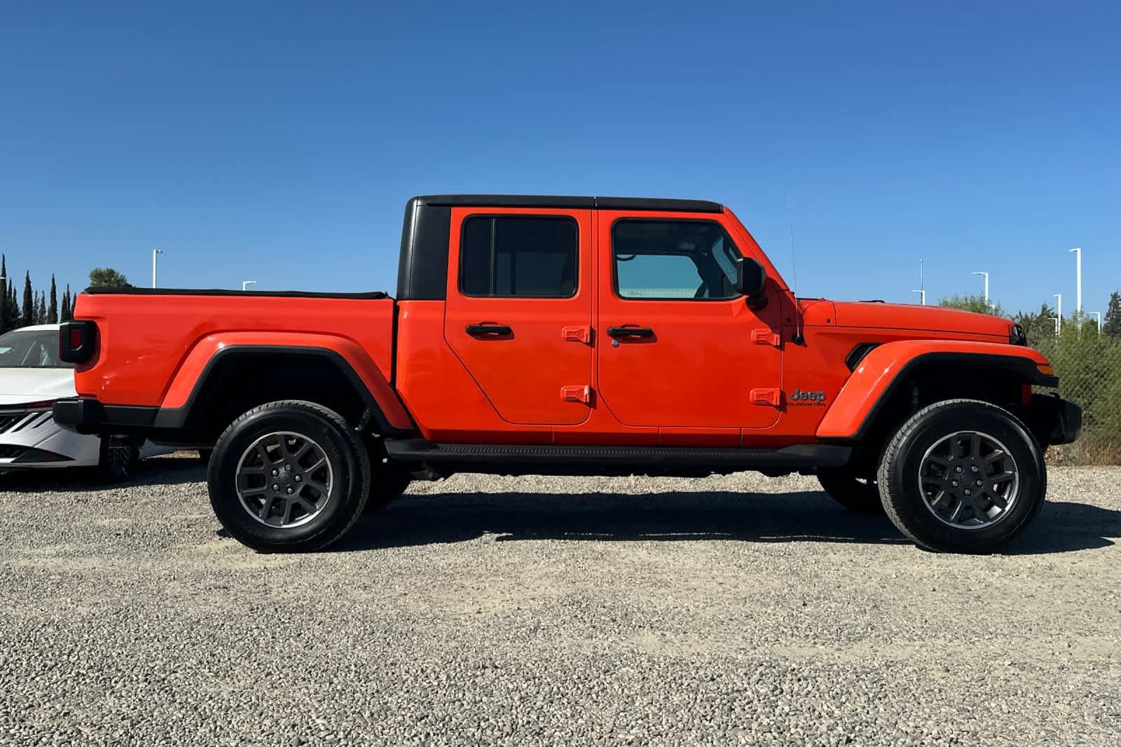 Used 2020 Jeep Gladiator Overland AWD/4WD image 9