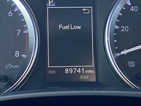 Used 2018 Toyota Highlander Limited FWD image 29