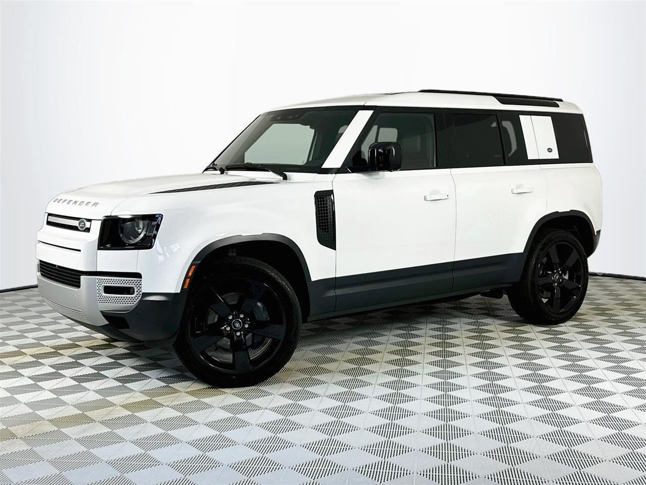 Used 2023 Land Rover Defender 110 SE AWD/4WD image 1