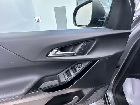 Used 2025 Chevrolet Equinox LT w/ Safety and Technology Package image 12