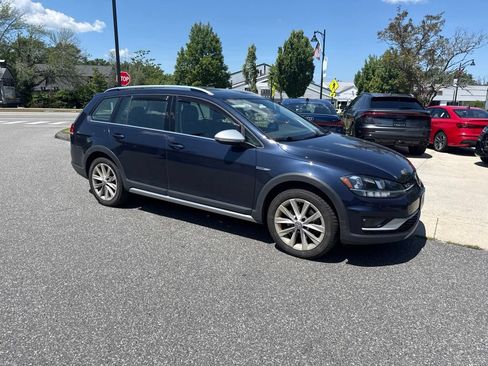 Used 2019 Volkswagen Golf Alltrack S AWD/4WD image 2