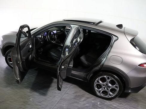 Used 2024 Alfa Romeo Tonale Veloce AWD/4WD image 5