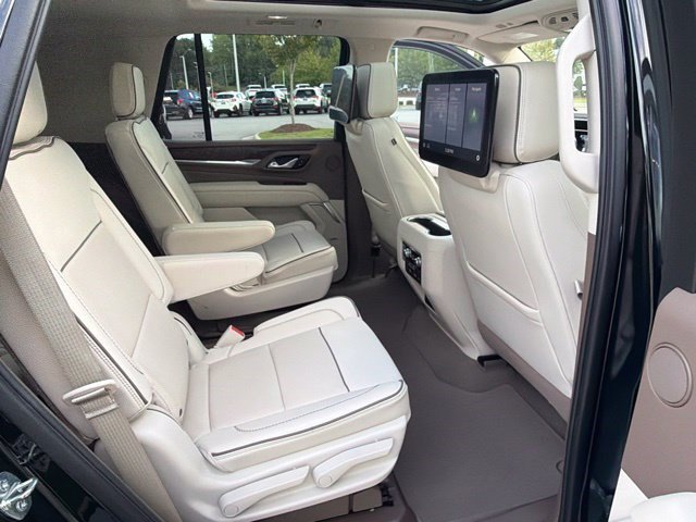 Used 2021 GMC Yukon Denali w/ Denali Premium Package AWD/4WD image 30