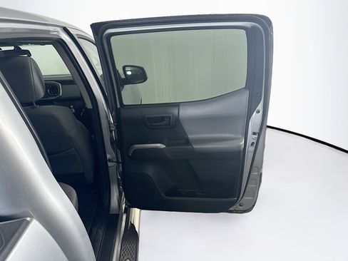 Used 2016 Toyota Tacoma SR5 w/ Towing Package image 28