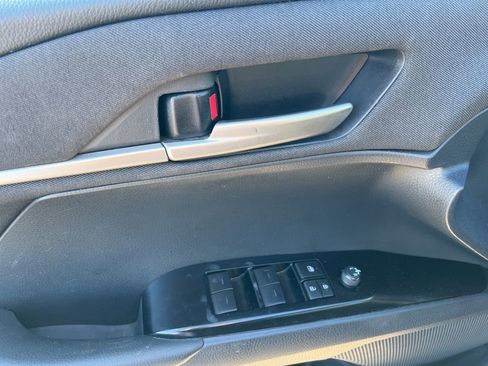 Used 2025 Toyota Camry LE image 7