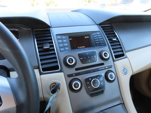 Used 2016 Ford Taurus SE image 21