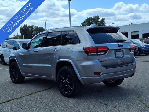Used 2019 Jeep Grand Cherokee Altitude AWD/4WD image 8