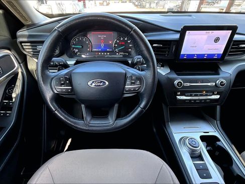 Used 2020 Ford Explorer XLT image 6