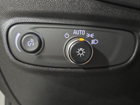 Used 2018 Chevrolet Equinox LT FWD image 23