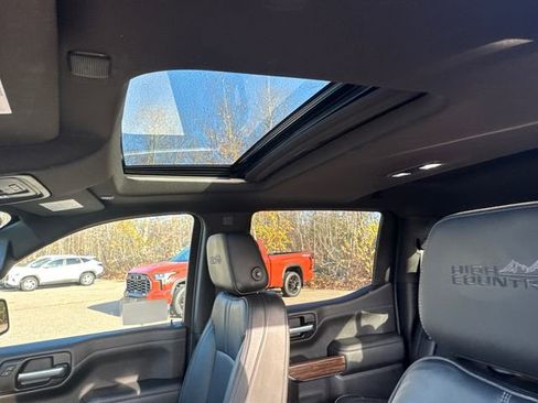 Used 2021 Chevrolet Silverado 1500 High Country w/ Technology Package image 45