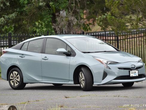 Used 2017 Toyota Prius Two w/ Prius Two Safety Plus Package FWD image 4