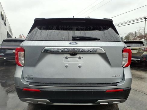 Certified 2022 Ford Explorer XLT w/ Equipment Group 202A image 7