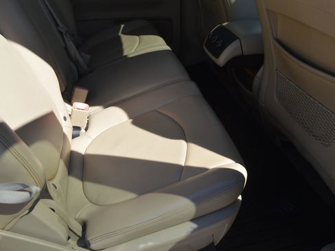 Used 2007 Saturn Outlook XR w/ Premium Trim Pkg image 24