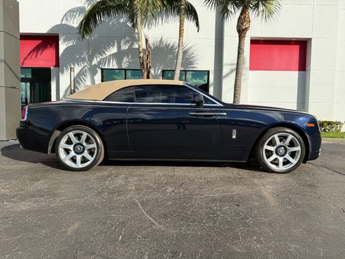 Used 2016 Rolls-Royce Dawn image 23