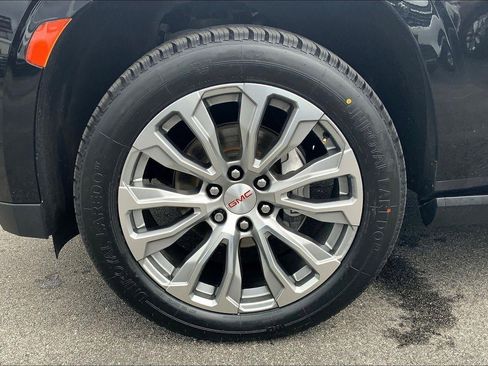 Used 2023 GMC Yukon XL Denali AWD/4WD image 9