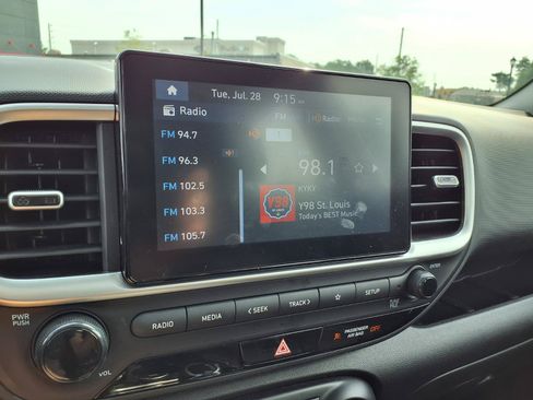 Used 2025 Hyundai Venue SEL FWD image 7